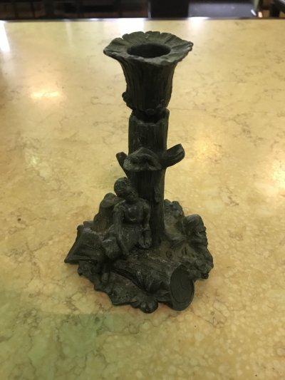Cínový figurálny svietnik