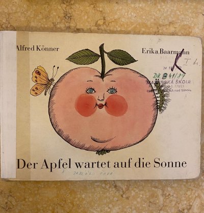 Der Apfel wartet auf die Sonne