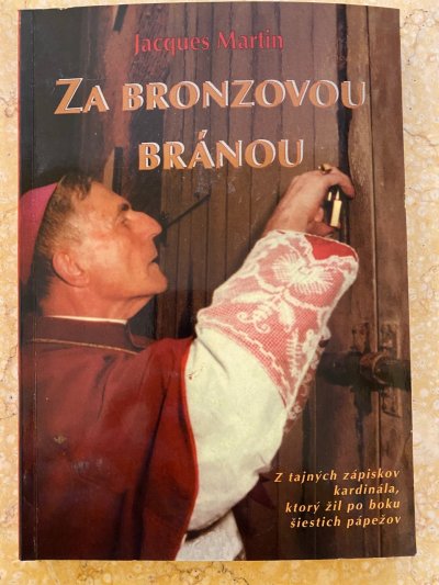 Za bronzovou bránou