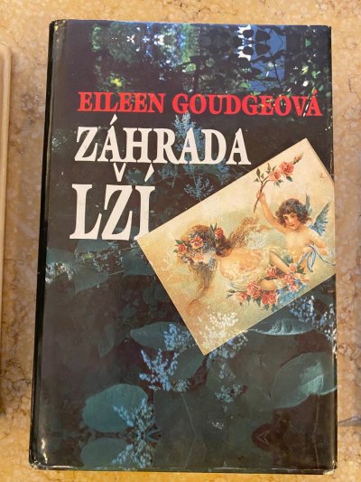 Záhrada lží