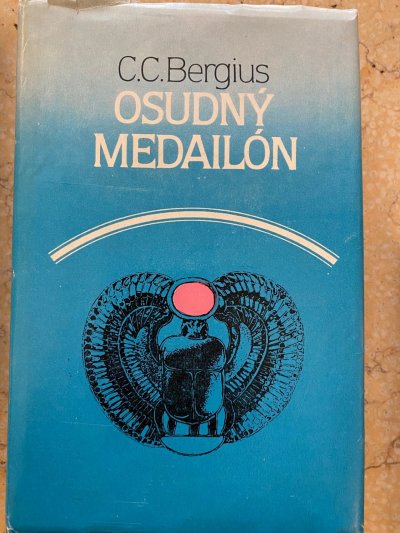 Osudný medailón