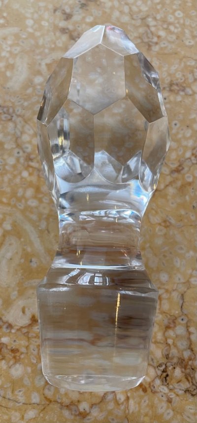 Krištáľová karafa so zátkou