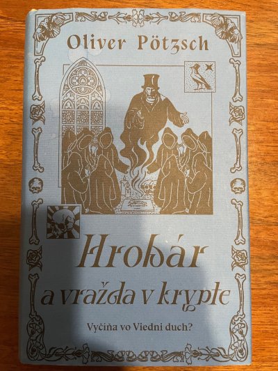 Hrobár a vražda v Krypte