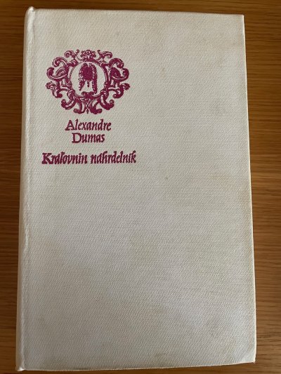 Kráľovnin náhrdelník