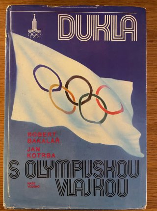 Dukla s olympijskou vlajkou